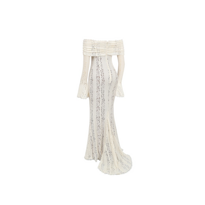 Lace Serenity“ – Schulterfreies Spitzenkleid