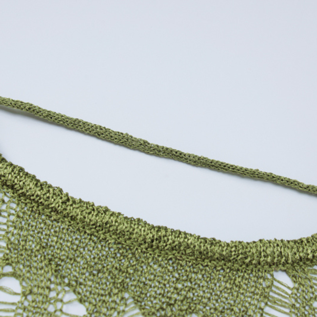 Strickkleid mit Geometrischem Muster und Metallischem Glanz