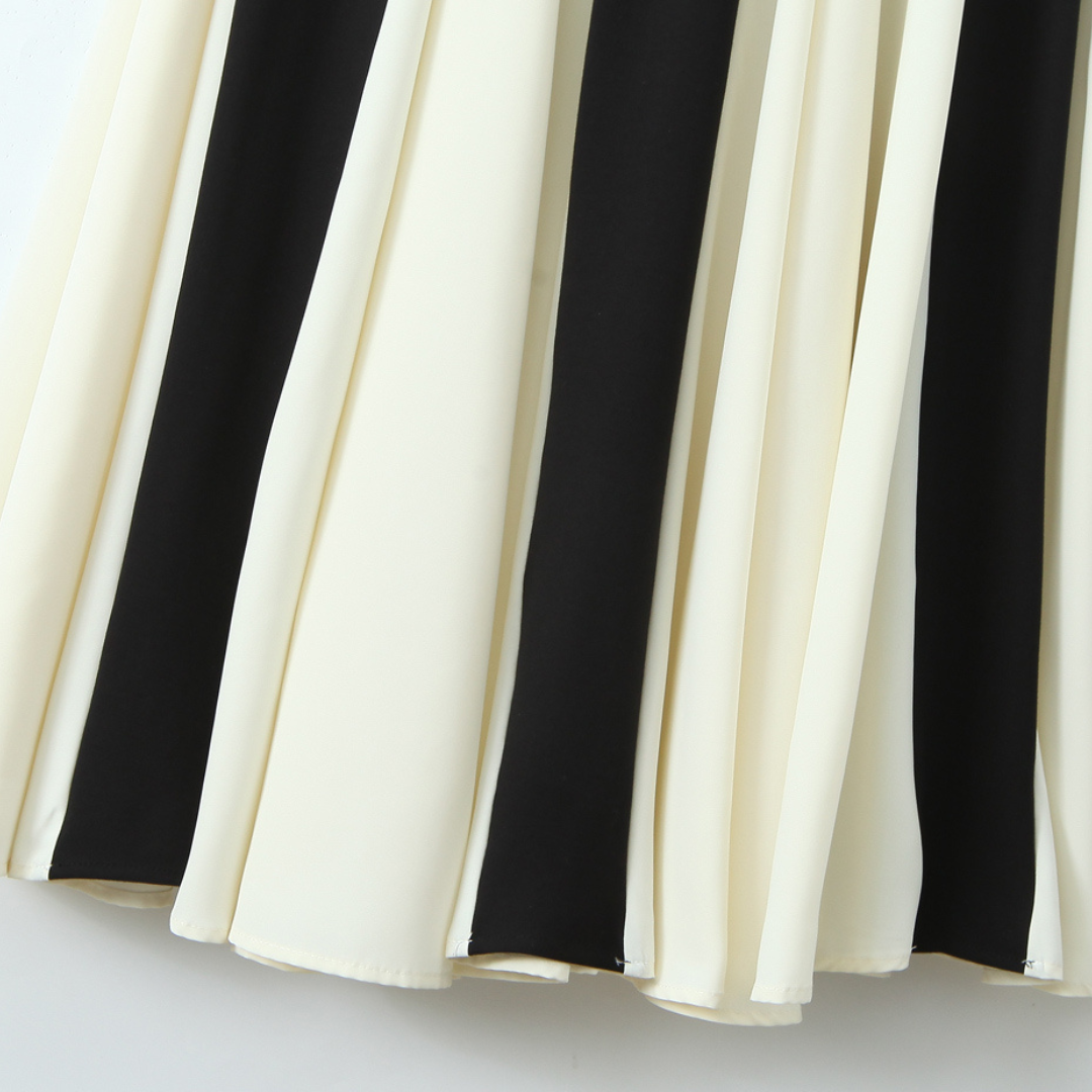 Weiss-Schwarz gestreiftes Kleid